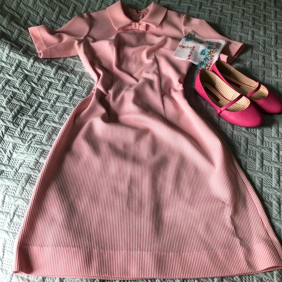 Vintage Dresses & Skirts - Vintage pink and white collared dress 👗